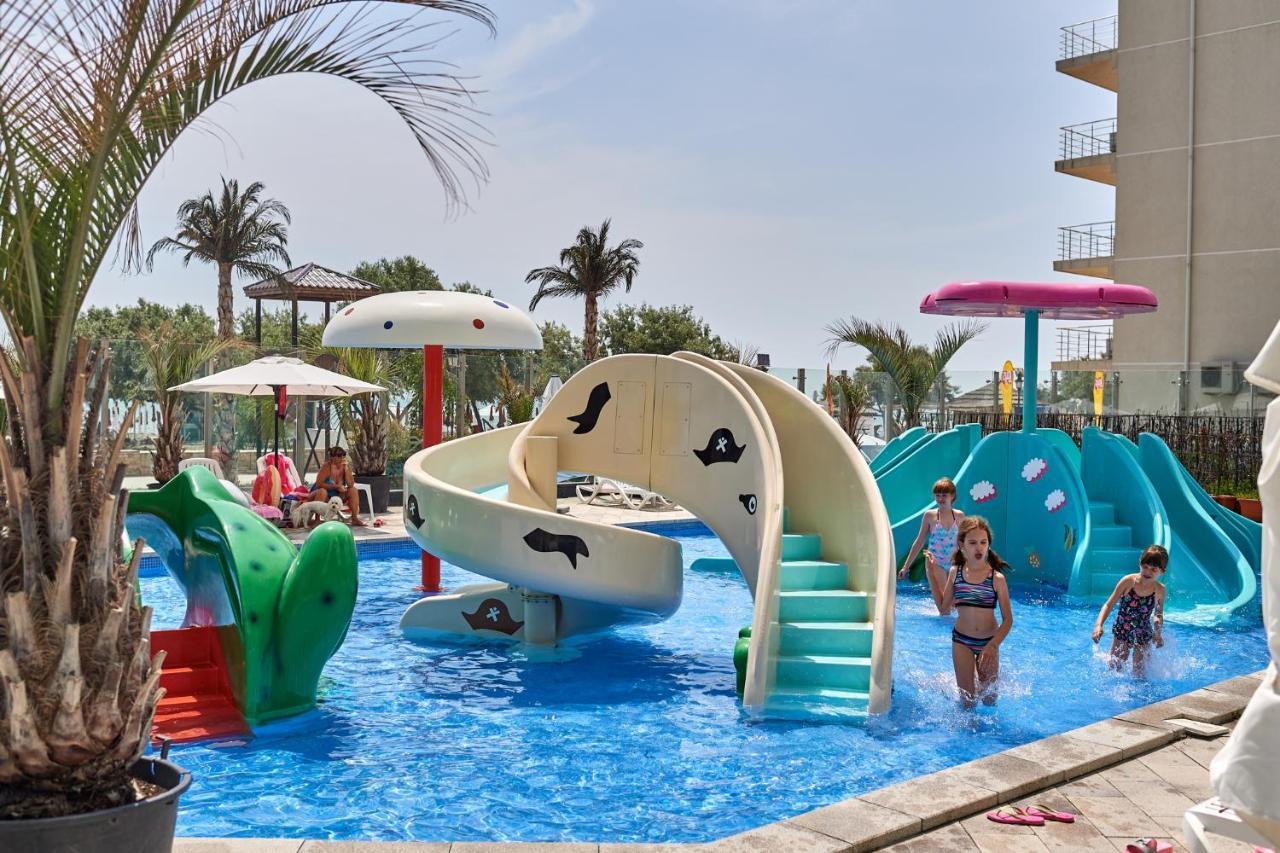 Coral Aparthotel Pool & Spa Mamaia Nord 那沃达利 外观 照片